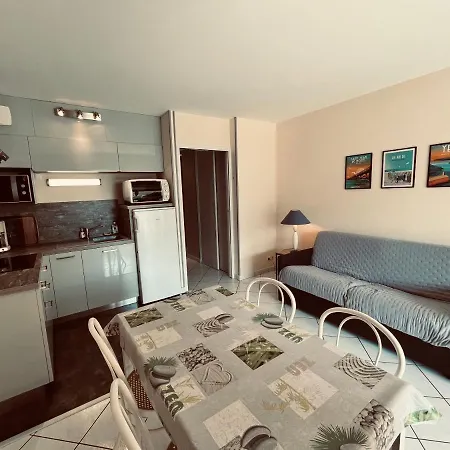 Standing Et Ocean A 50m, De L'oasis