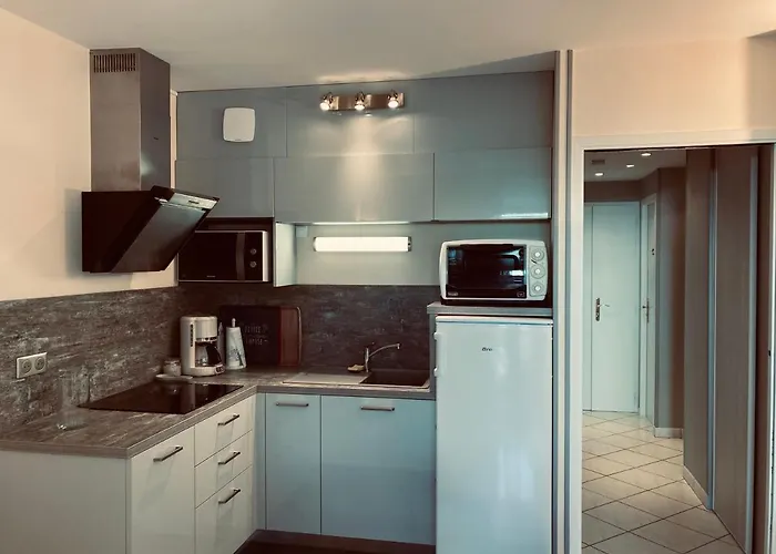 Standing Et Ocean A 50m, De L'oasis * 생장드몽