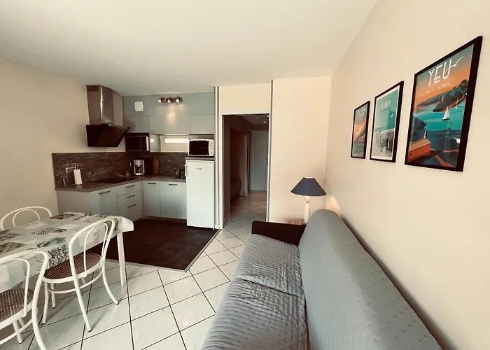 Standing Et Ocean A 50m, De L'oasis * 생장드몽